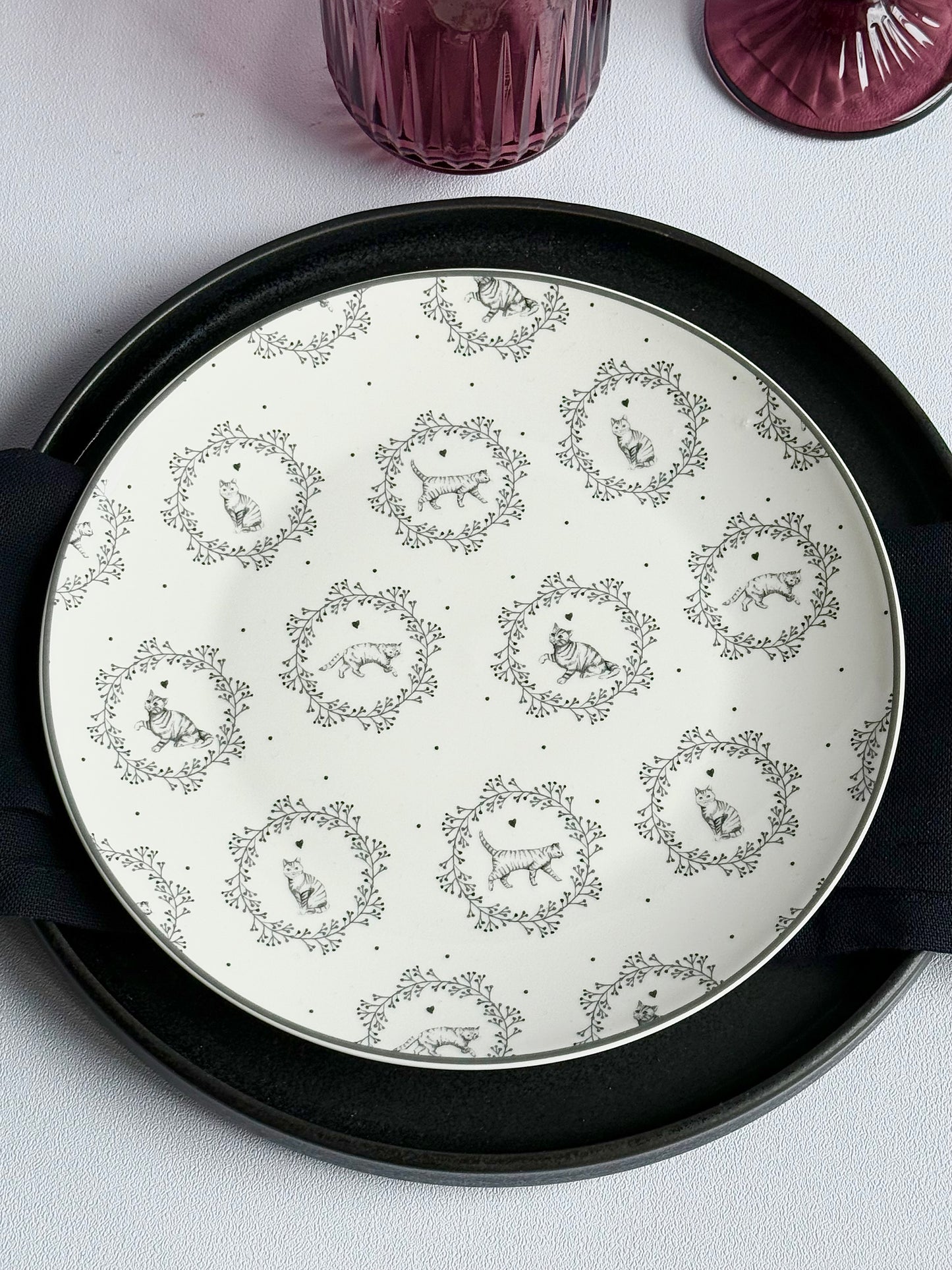 Средно голяма чиния от порцелан Kitty, 20см