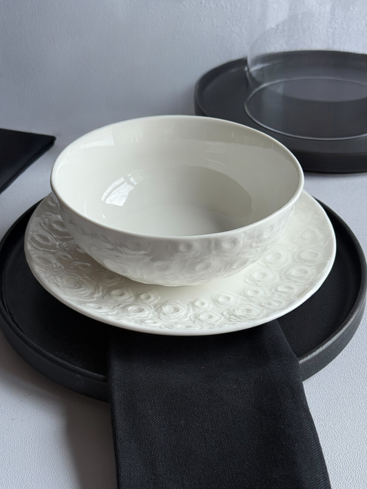 Средно голяма чиния от порцелан Roses, 21см