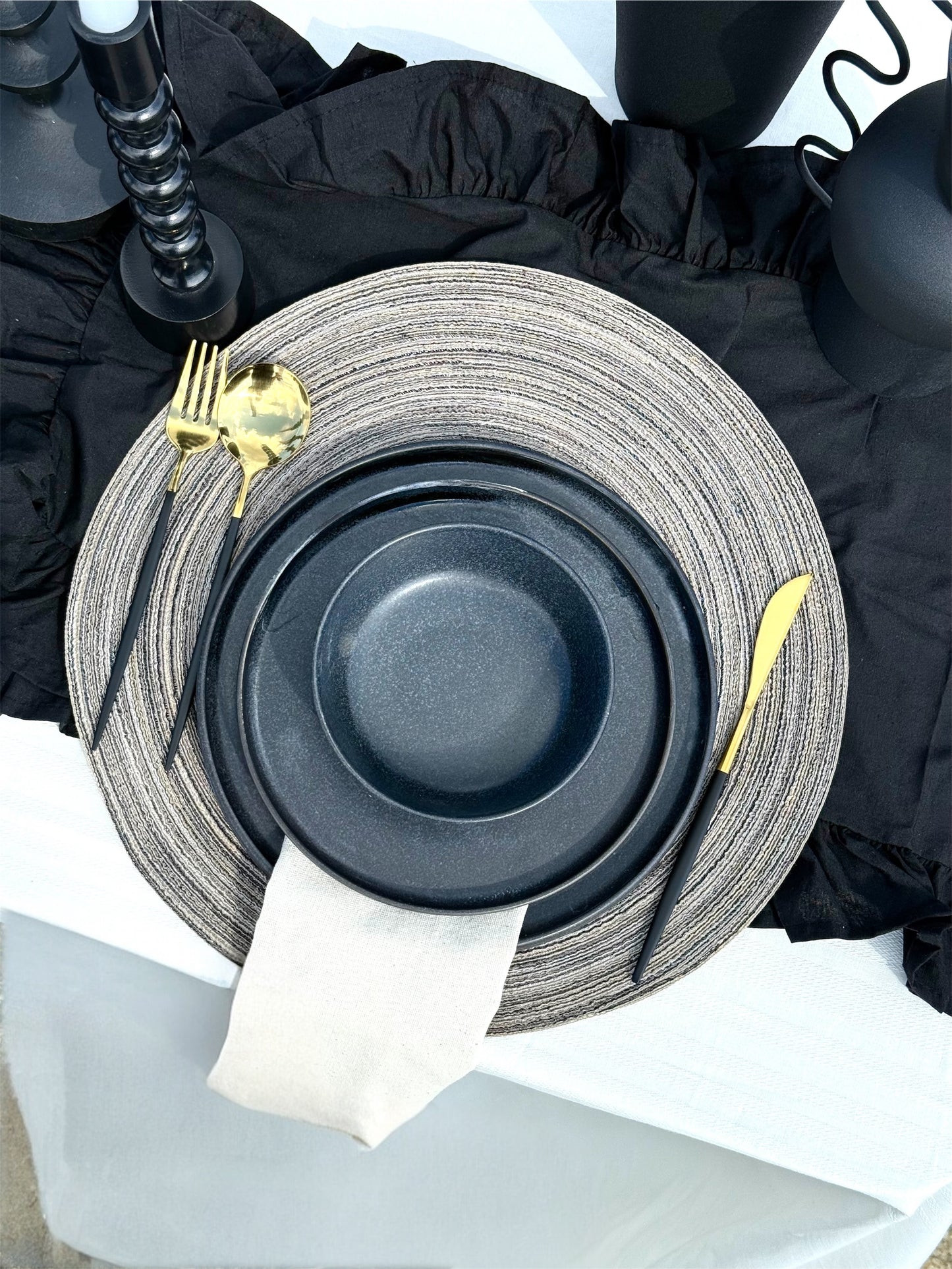 Чиния за основно хранене от порцеланова каменина Black Stone, 27см