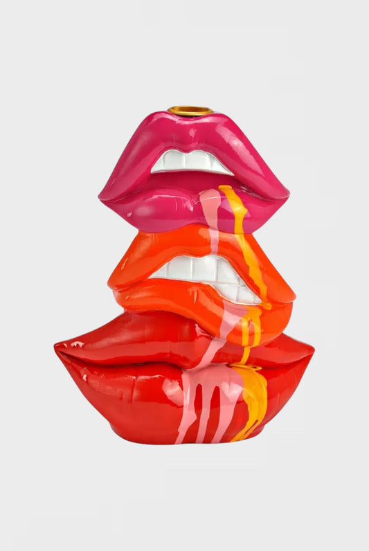 Свещник от полирезин Lips, 21см