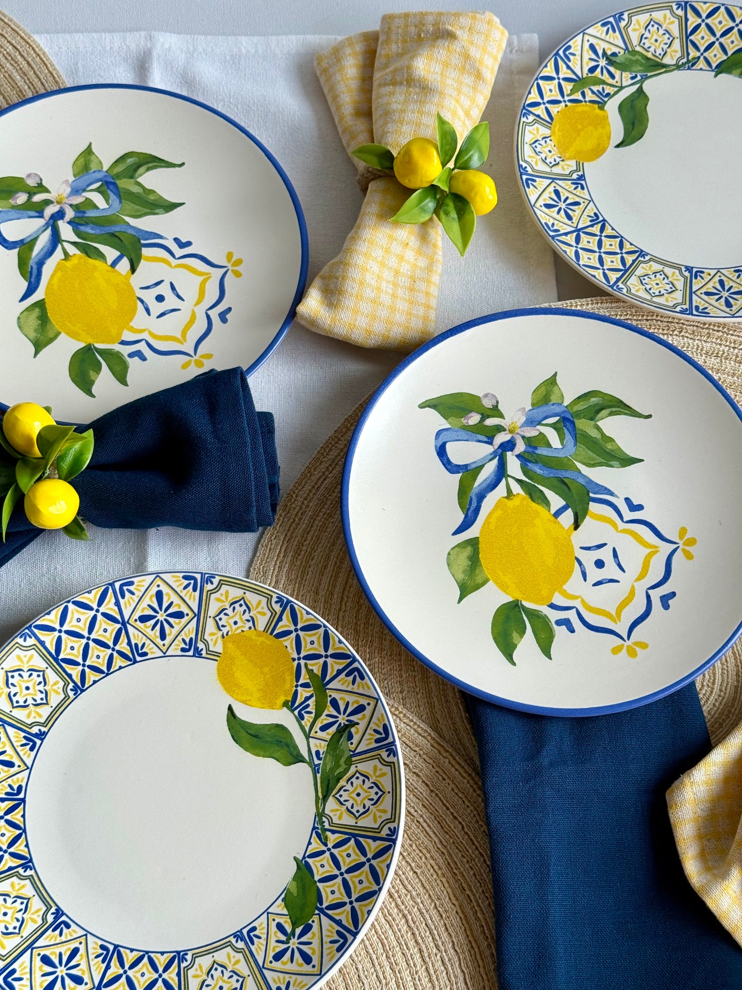 4 броя средно големи чинии Lemm