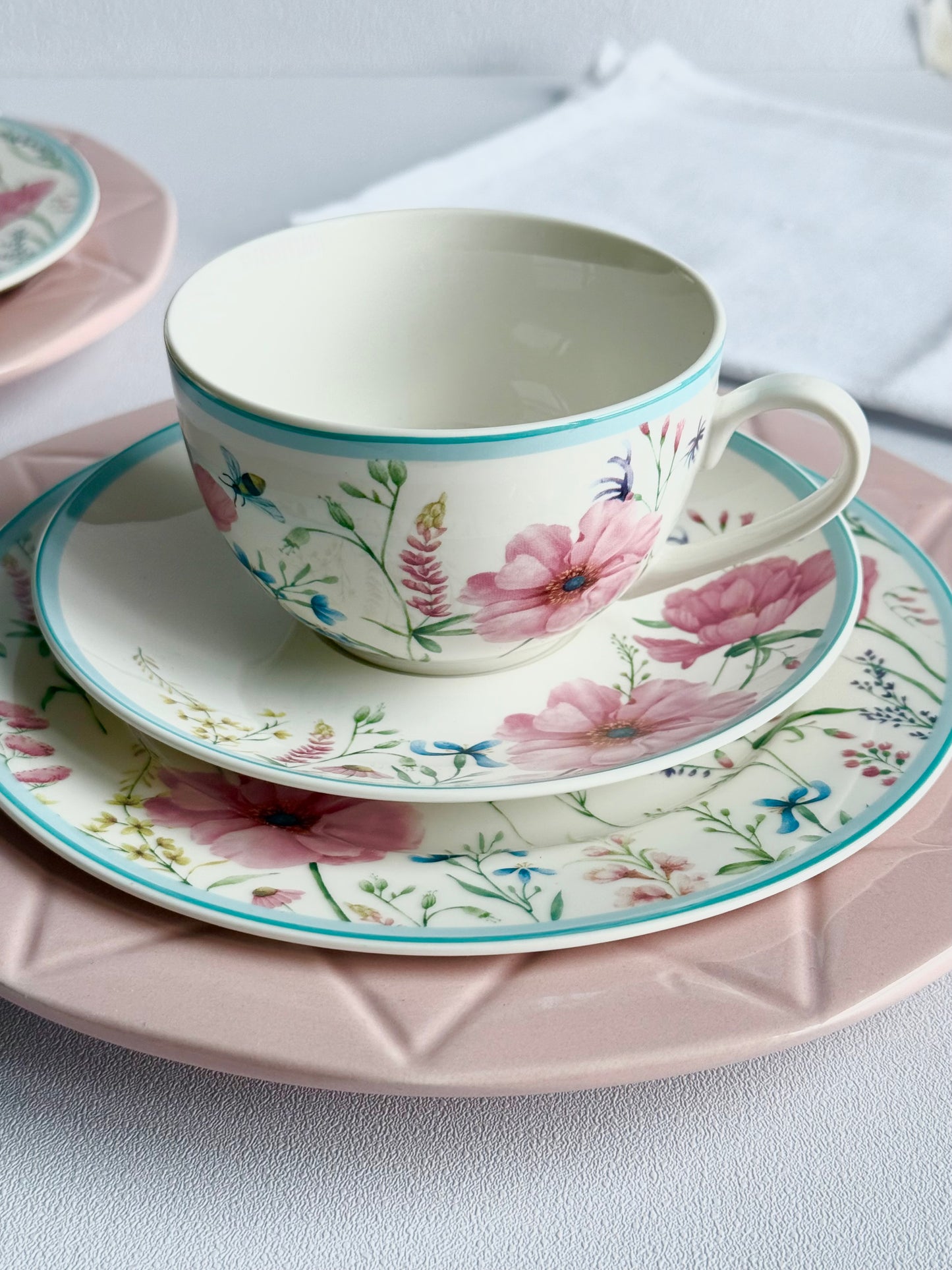 2 броя чаши за кафе с чинийки Ayre, 235мл