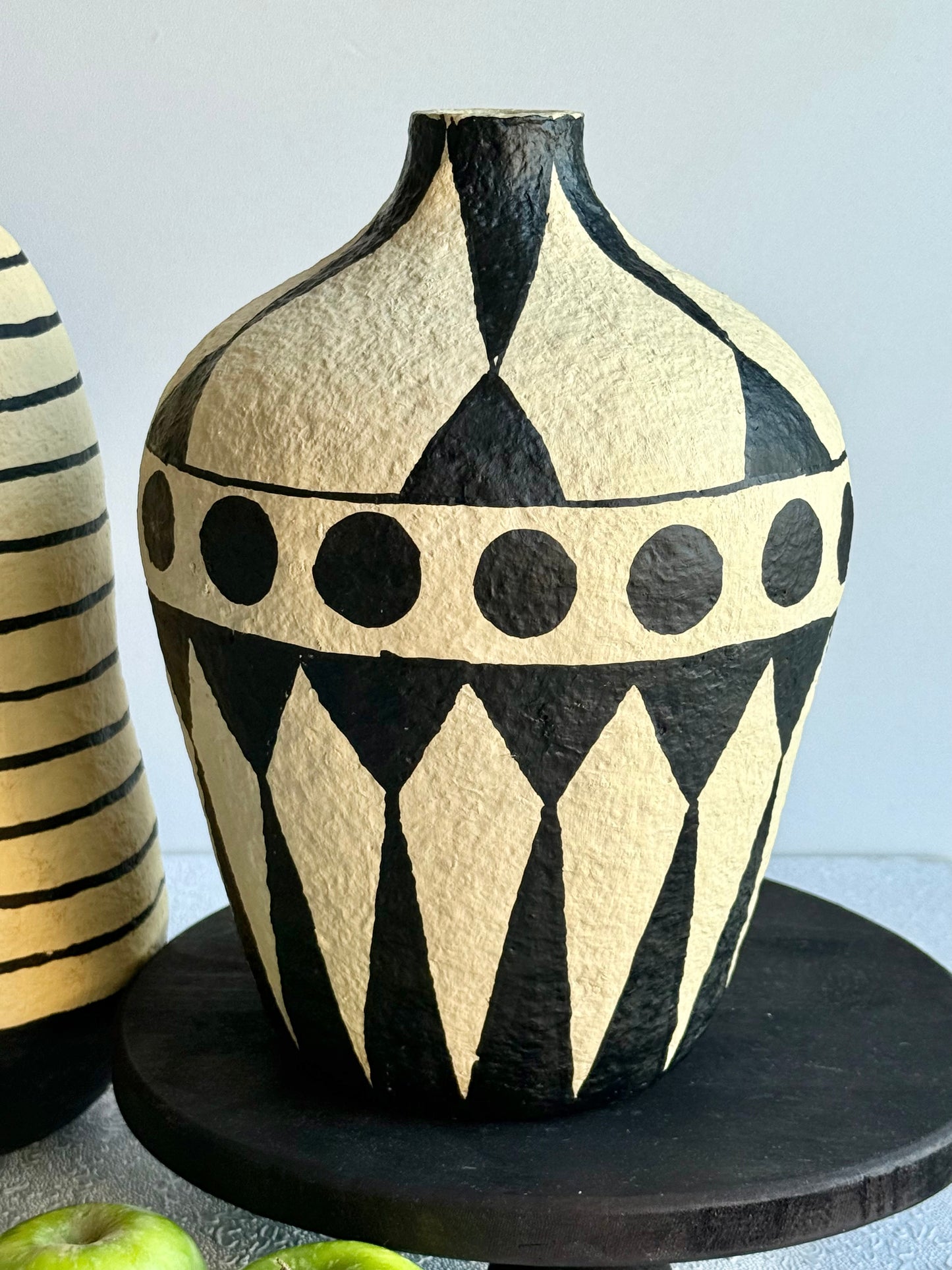 Голяма ваза от папиемаше Materia, 26см