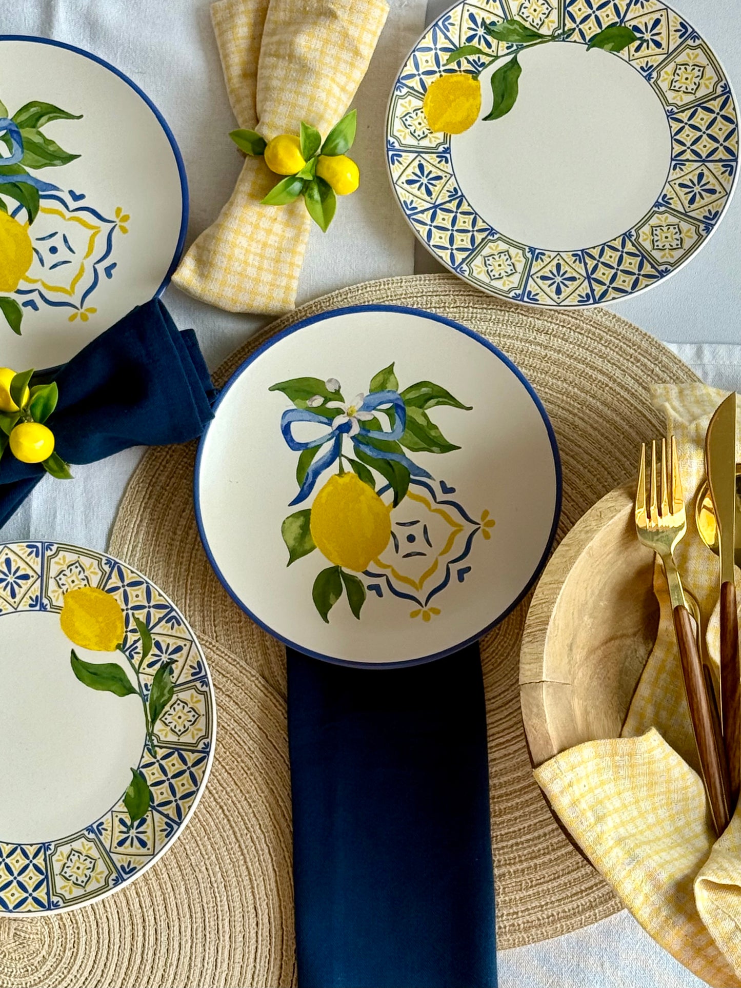 4 броя средно големи чинии Lemm